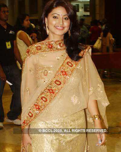 Arrivals: Filmfare Awards '08 (South)