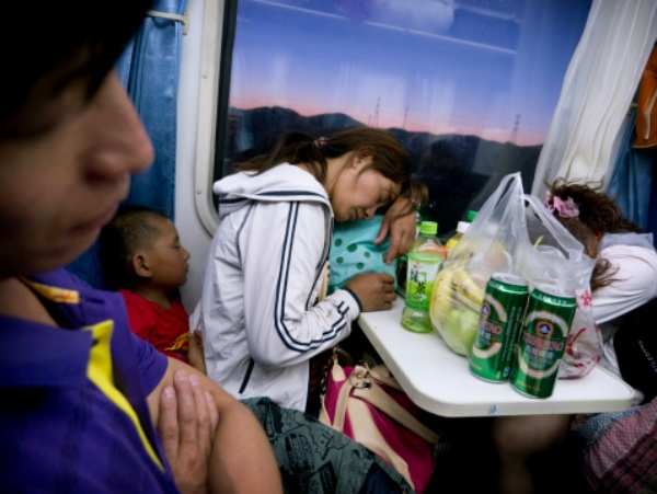 Funny Photos of Sleepoholics in the Train