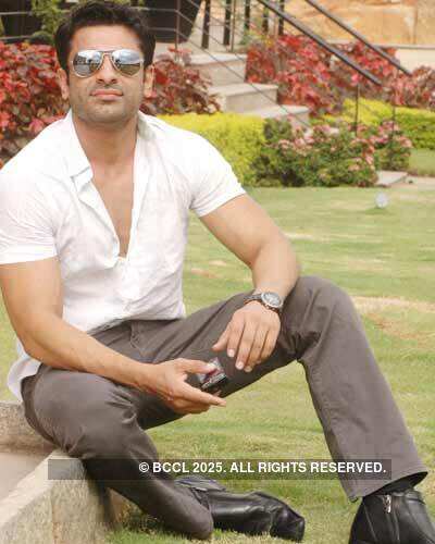 Eijaz Khan