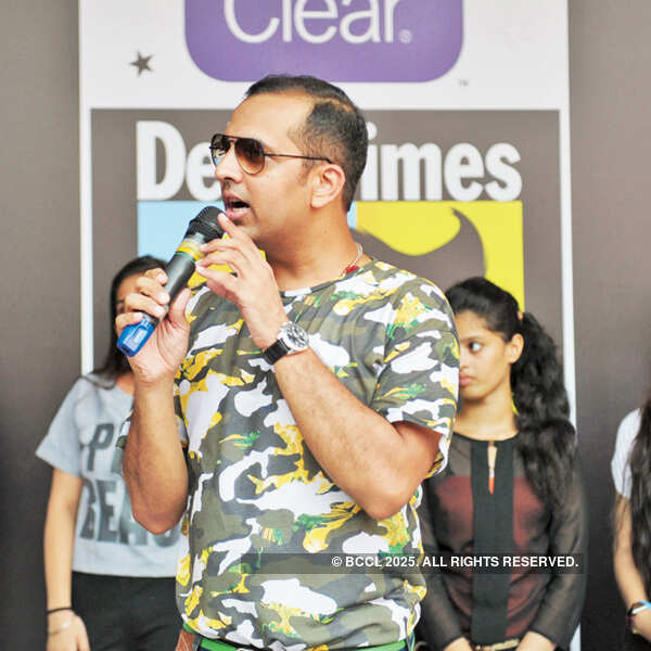 Madhukar, the emcee, during the Clean & Clear Delhi Times Fresh Face 2015 auditions