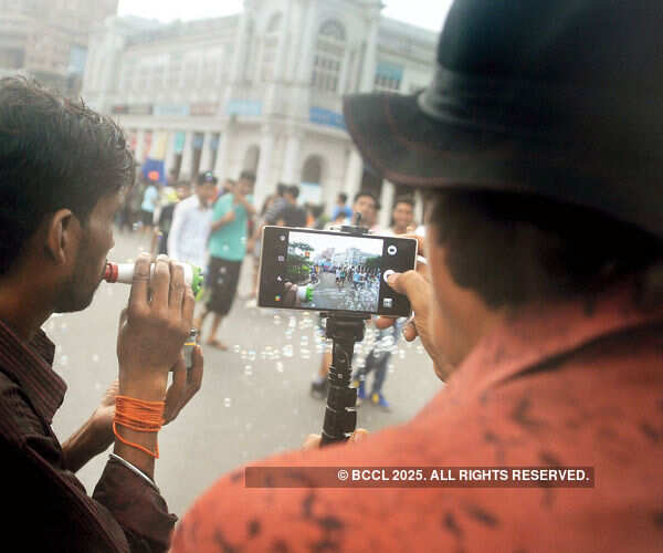 People click pictures during the Raahgiri
