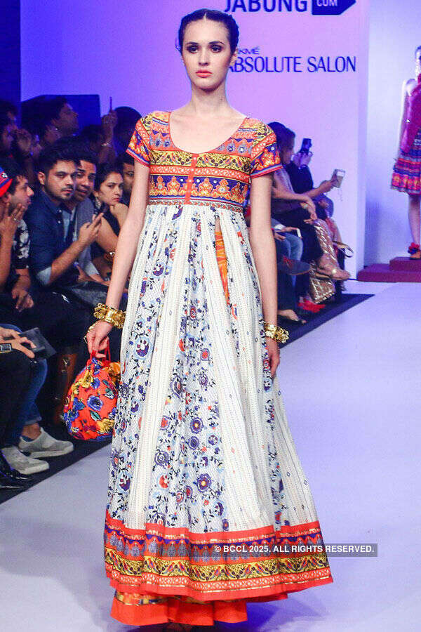 A model walks the ramp for Sangria