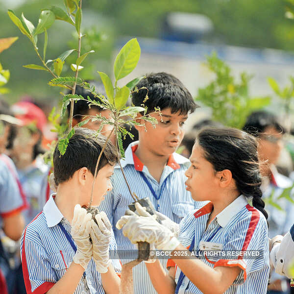 School children during the TOI Green Drive