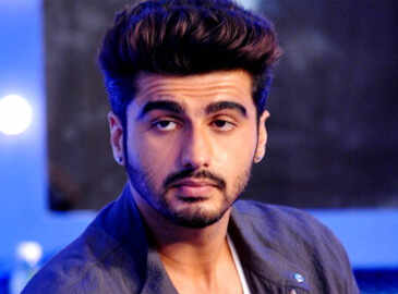 Arjun Kapoor's driver fights with the paparazzi