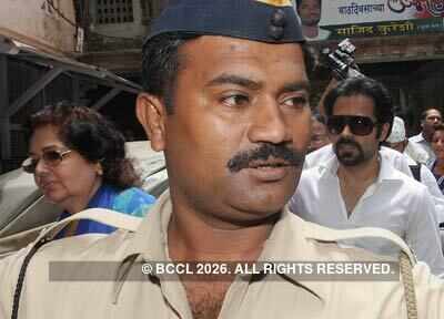 Emraan Hashmi with his mother