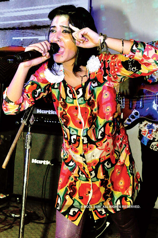 Suyasha SenGupta during the live performance