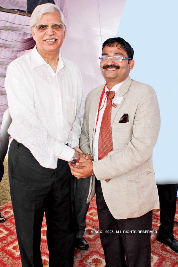 NC Bajpai (L) and Ajit Kumar Guptha during a fun-filled Teacher&rsquo;s Day