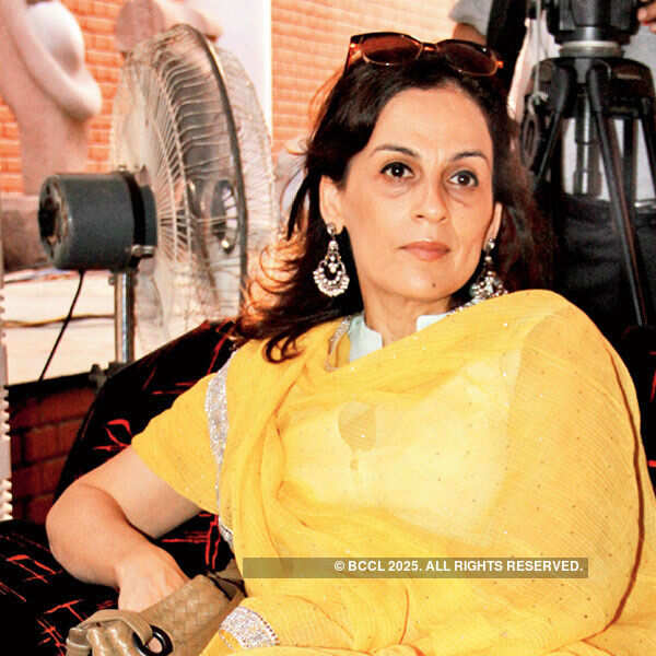 Meera at the inauguration of Dr Vandana Sehgal