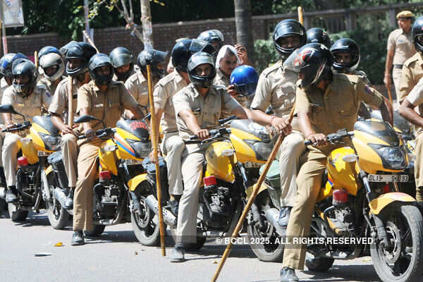 Policemen deployed in Delhi