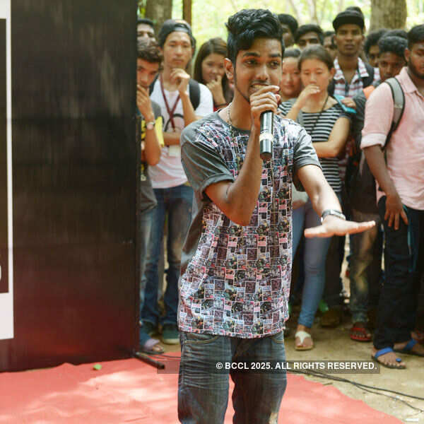 Second runner up Samuel performs