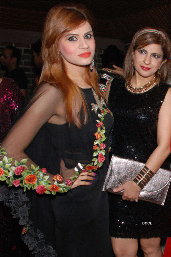 Juhi and Leena at jewellery designer Pankaj Verma