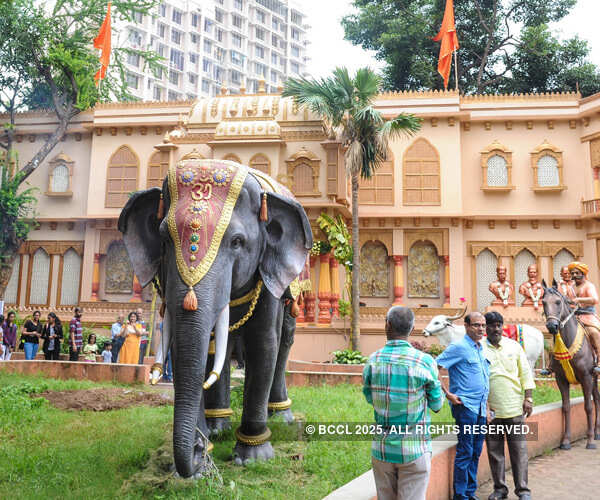 Celebrations during the Utsav Moorti