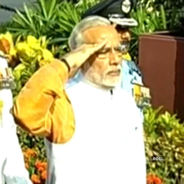 PM Modi pays homage to war martyrs