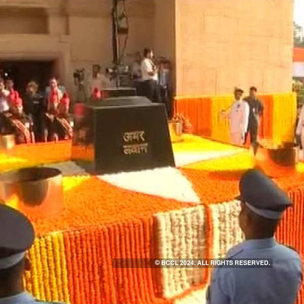 PM Modi pays homage to war martyrs