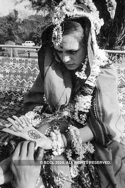 BRIDAL BELL(E): Looking Angelic In Her Bridal Outfit, Sonia Gandhi Nee ...