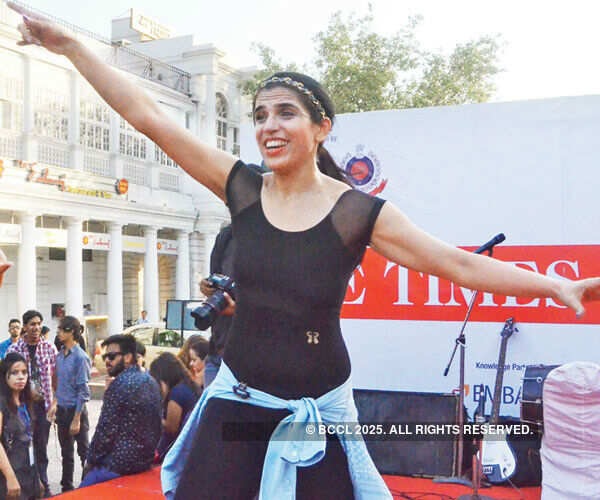 People dance with zest during the Raahgiri