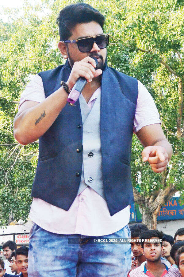Emcee Yash Khatri
