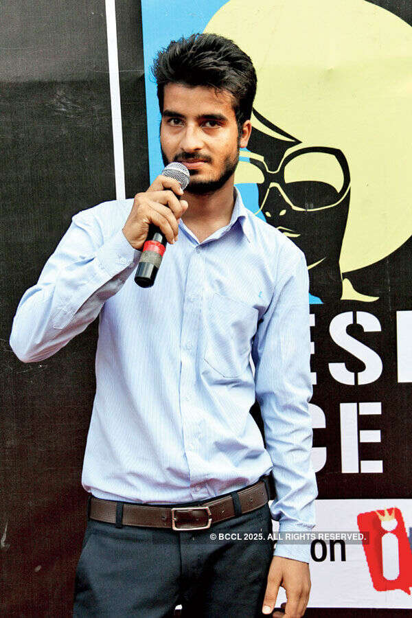 First runner up Mohd. Tazeem performs