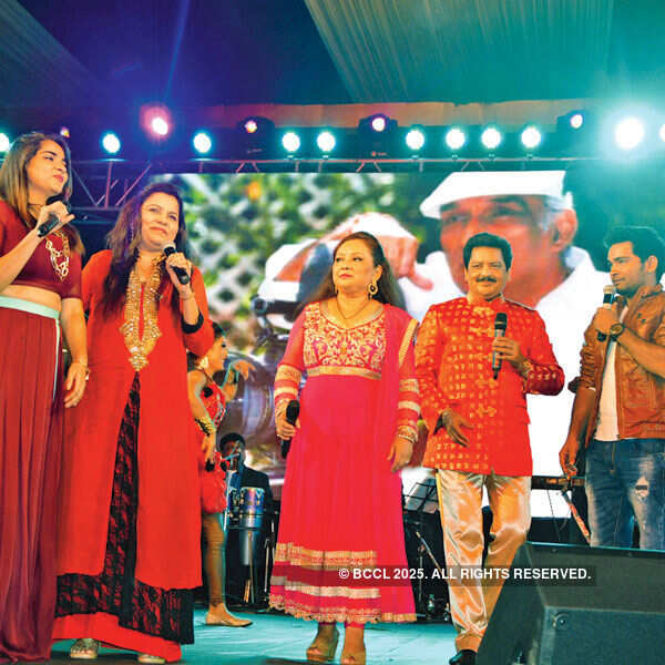 Shruti Pathak, Sadhana, Deepa and Udit Narayan perform