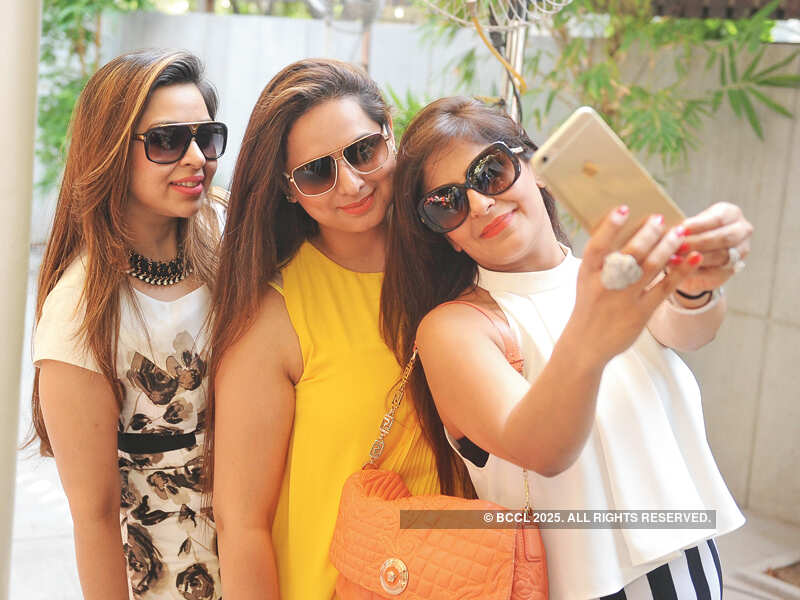 Neha, Jasmine and Ruchika take a selfie