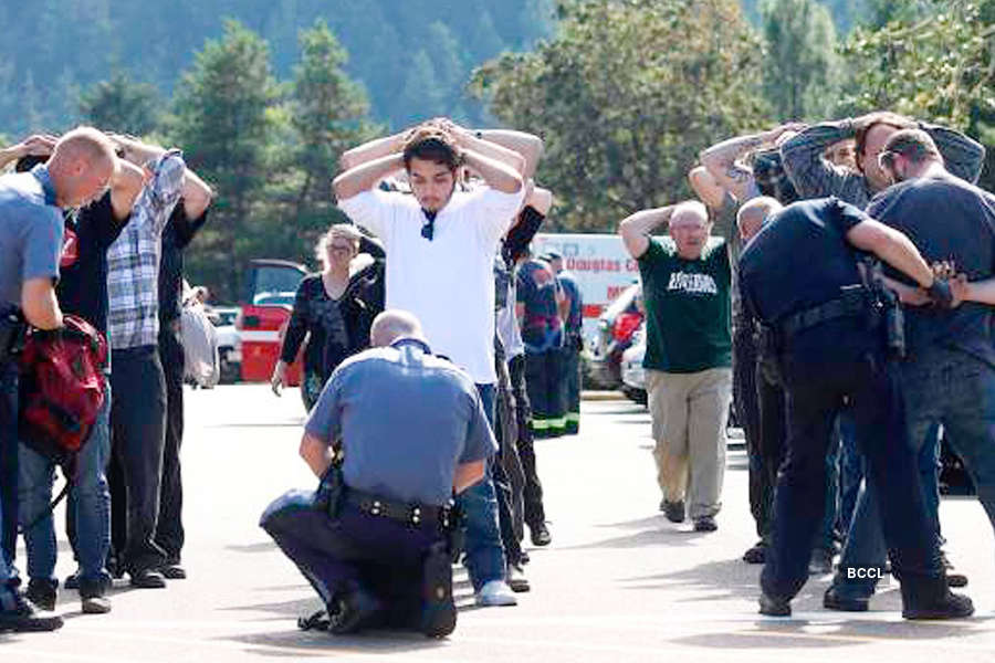 Gunman kills 10 in Oregon college