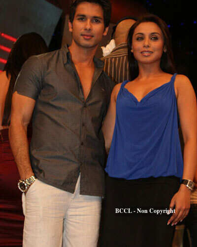 Shahid with Rani Pics | Shahid with Rani Photos | Shahid with Rani ...