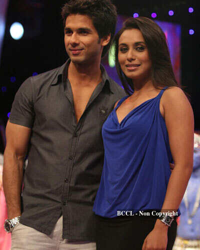 Shahid with Rani Pics | Shahid with Rani Photos | Shahid with Rani ...