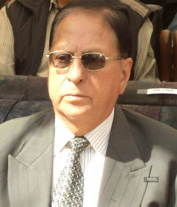 Writers return Sahitya Akademi award