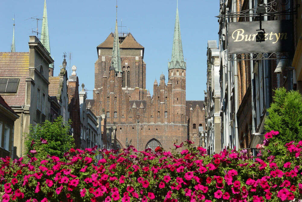 Gda?sk_Mariacka_Street_and_St_Mary_Basilica