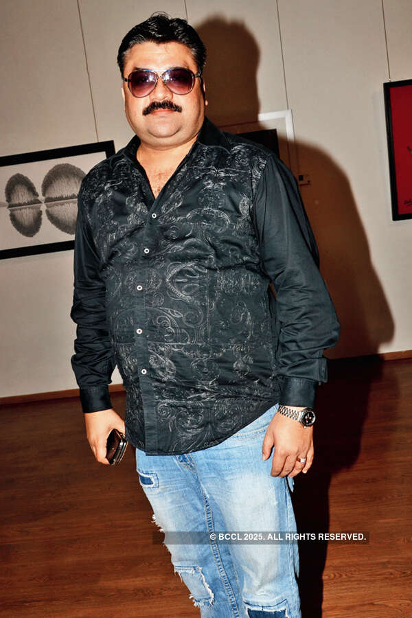 Azhar turns up for an arty affair