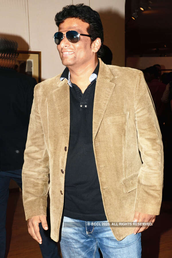 Azhar turns up for an arty affair