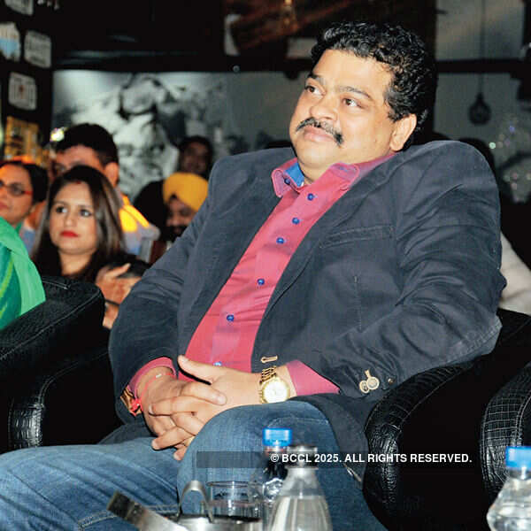 Sartaaj performs @ World Art Dining