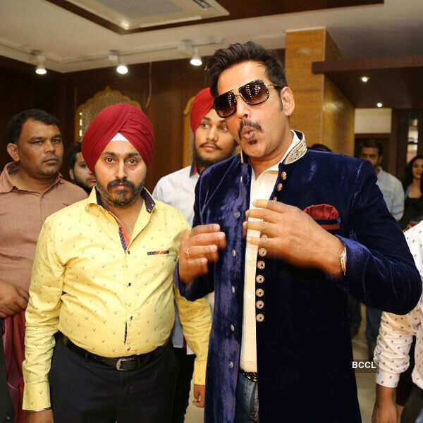 Ravi Kishan @ fashion showcase event