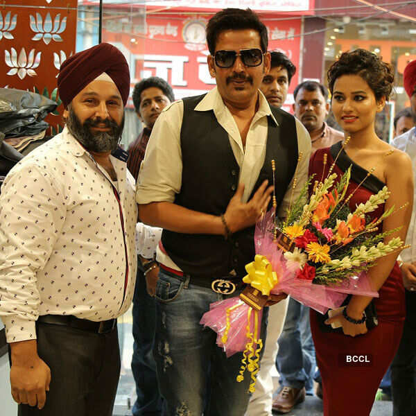 Ravi Kishan @ fashion showcase event