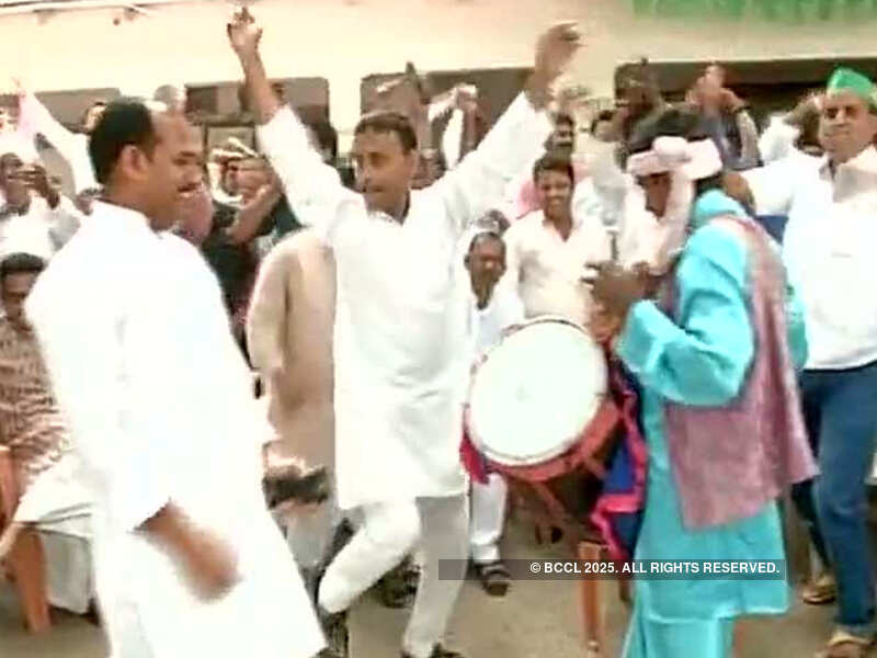 Bihar: Grand Alliance takes lead over BJP