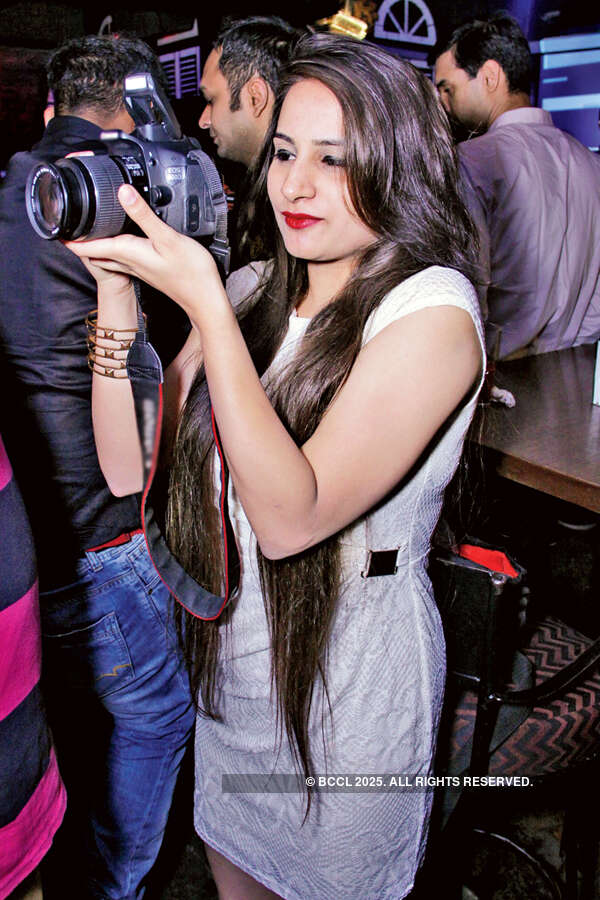 Gayle visits Caribbean lounge