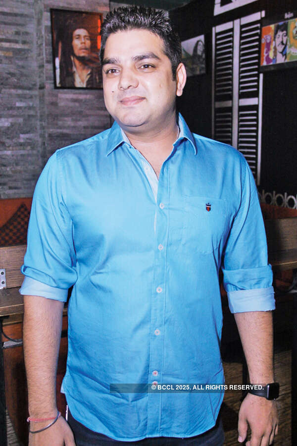 Gayle visits Caribbean lounge