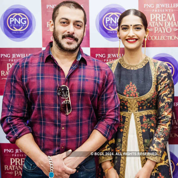 Salman, Sonam unveil PRDP collections