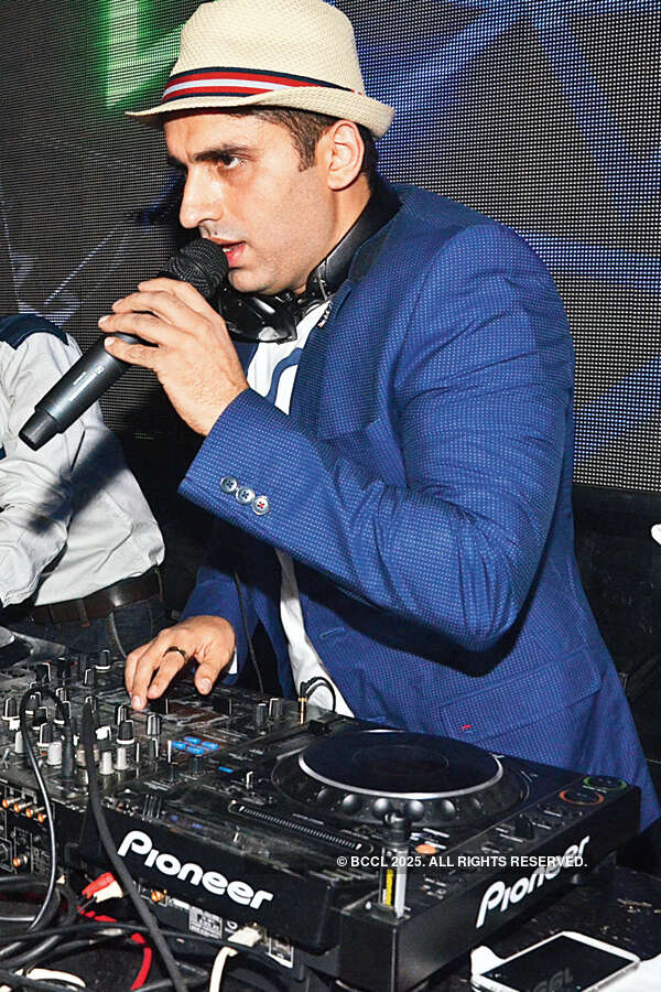 Jassi performs @ Capitol Club