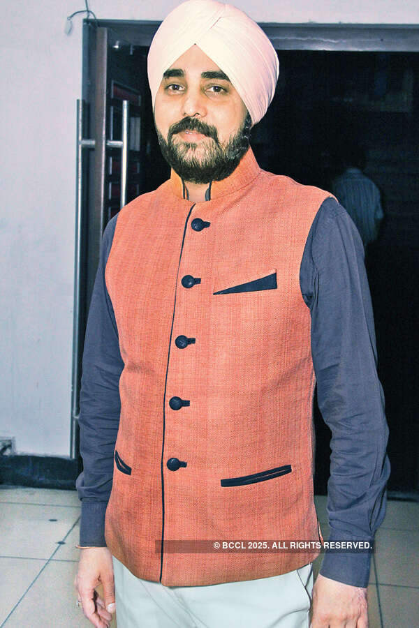 Himesh performs in the city