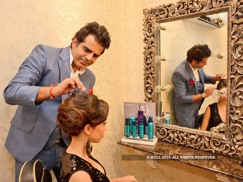 Sumit Israni during the launch of Geetanjali salon in Lucknow - Photogallery