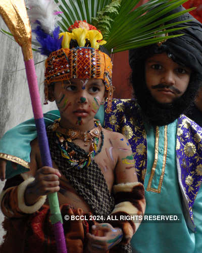 Kids during a fancy dress competition 'Mera Bharat Mahan' at