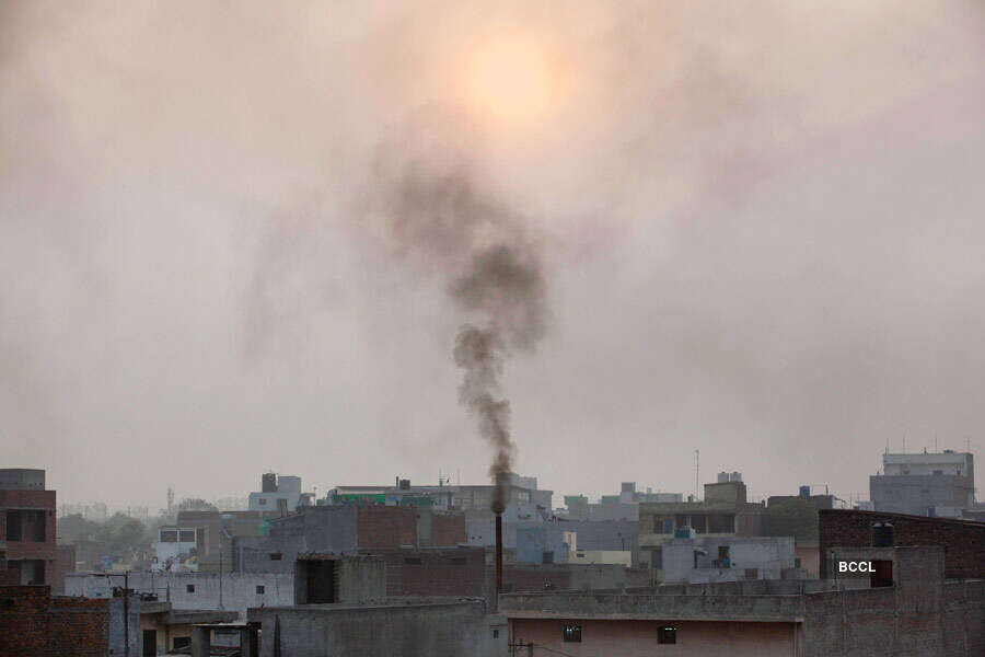 Air pollution: Smog chokes Delhi