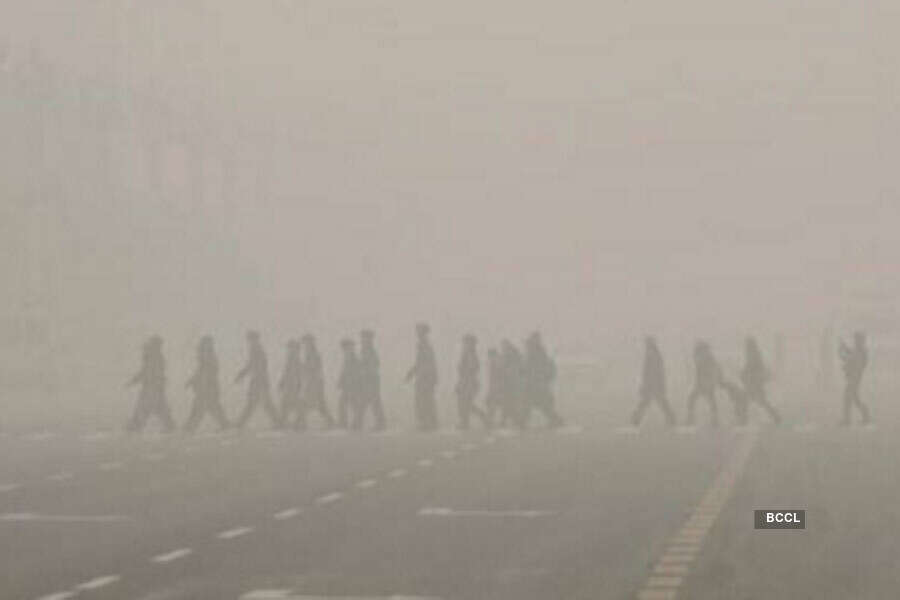 Air pollution: Smog chokes Delhi