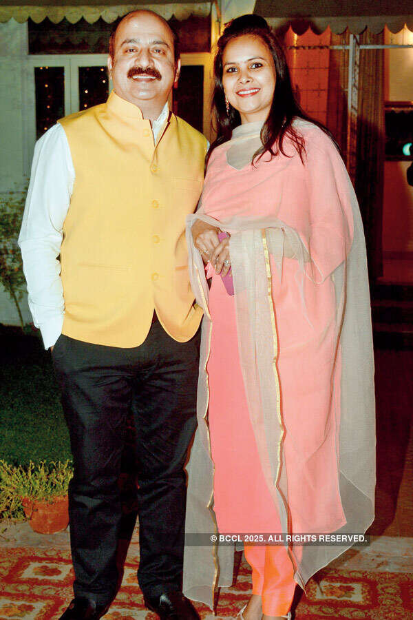 Amrita, Kavita host dinner