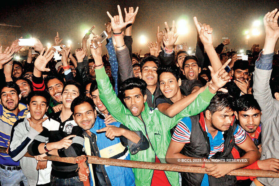 Toshi Sabri performs live