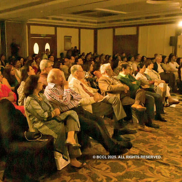 City warms up to supper theatre