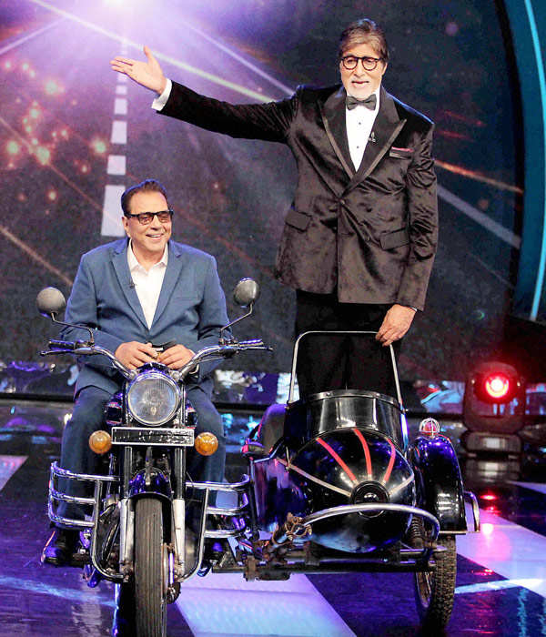 Amitabh Bachchan And Dharmendra Recreate The Iconic Jai-Veeru Scene ...