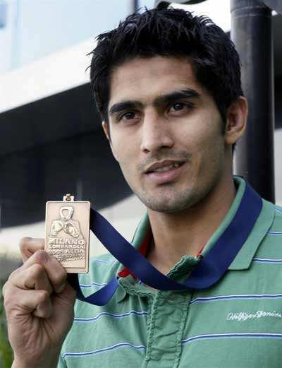 Vijender wins bronze medal