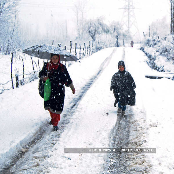 Ladakh region frozen, biting cold in Kashmir